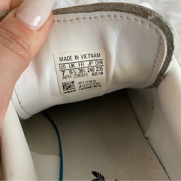 Adidas Stan Smith White Leather Sneakers with Gold Trim Size 7 - Picture 9 of 9